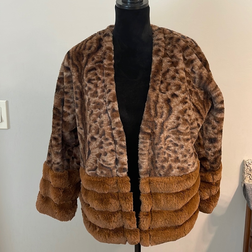 New Mystree brand faux fur animal print jacket size medium